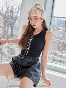 DAZY Áo crop top buộc dây phía trước dành cho nữ - màu đen - Xem 3