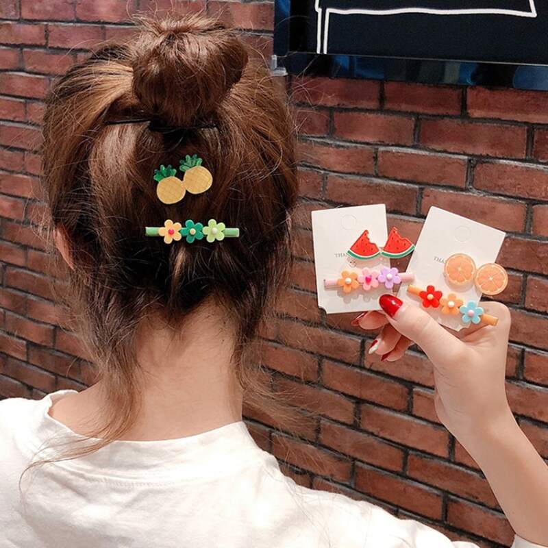 

2pcs Random Cartoon Hair Clip, Multicolor
