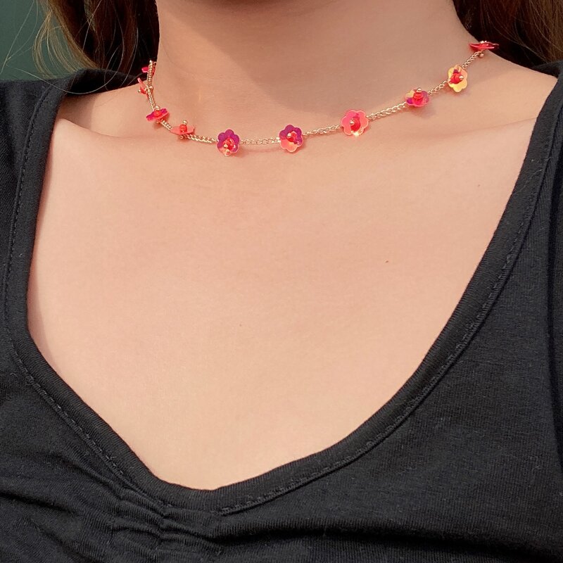 

Flower Decor Necklace, Gold