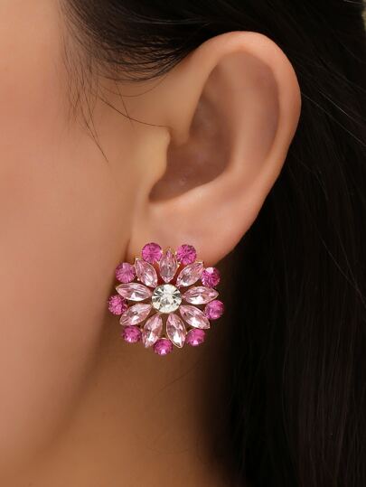 أقراط بديكور حجر الراين