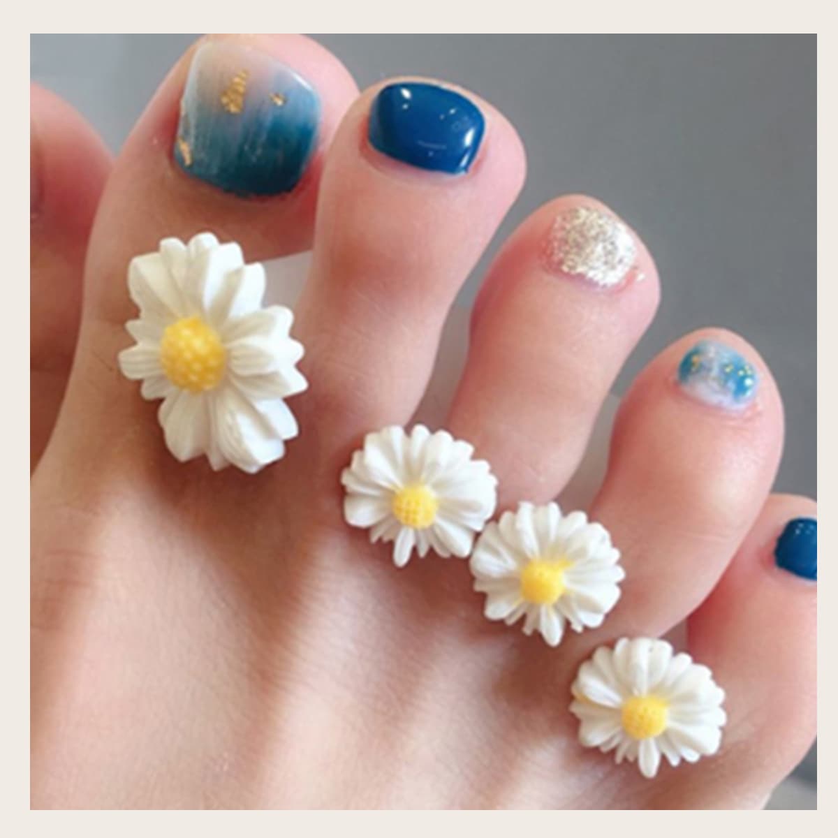 

8pcs Daisy Design Toe Separator, Multicolor