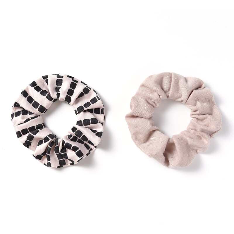 

2pcs Graphic Scrunchies, Multicolor