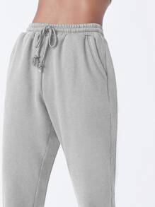 SHEIN BASICS 含棉腰部抽繩斜口袋素色搖粒絨束腳褲 - 淺灰色 - 查看 4