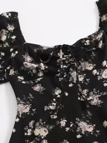 Soleia 滿版印花荷葉邊袖抽褶結飾胸洋裝