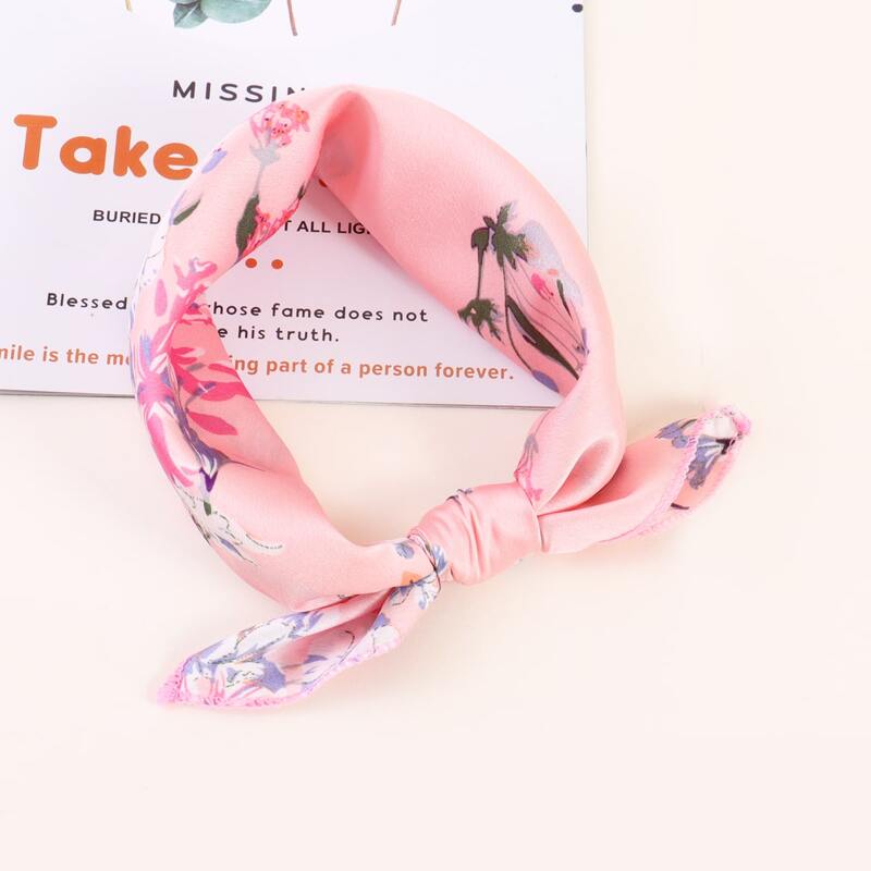 

Floral Pattern Bandana, Baby pink