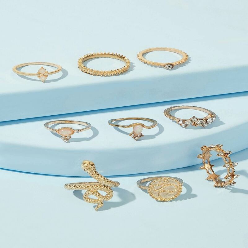 

Serpentine Rhinestone Ring, Gold