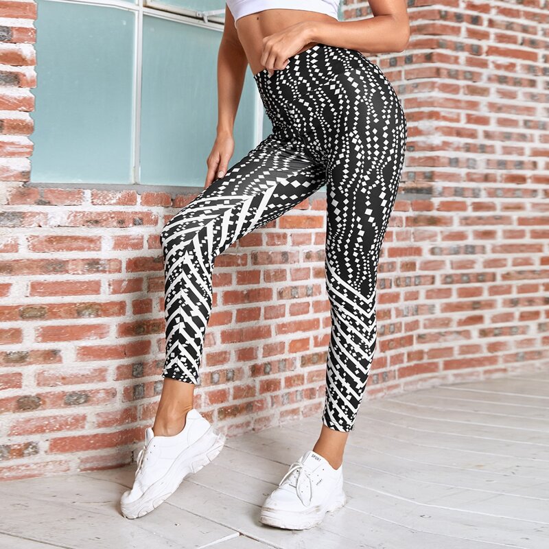 

Allover Geo Print Crop Sports Leggings, Black and white