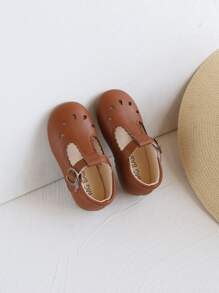 1 雙小女孩 Pu 貝殼邊平底瑪莉珍鞋