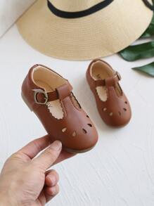 1 雙小女孩 Pu 貝殼邊平底瑪莉珍鞋