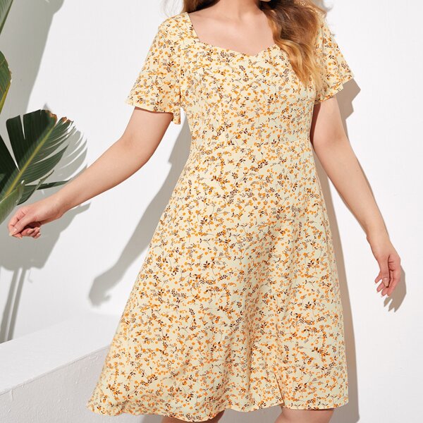 

Plus Ditsy Floral Sweetheart Neck A-line Dress, Apricot