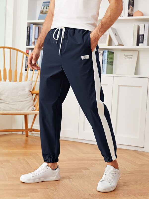Manfinity RebelGame Hombres Pantalones con diseño de parche con costura lateral en contraste