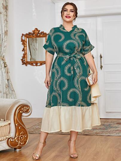 فستان بحزام بحافة مكشكش بطباعة نباتات مقاس كبير