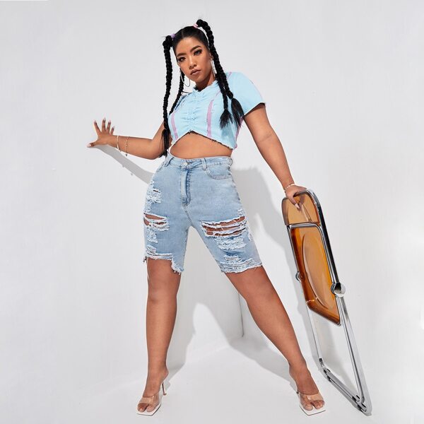 

Plus High Waist Ripped Raw Hem Denim Shorts, Light wash
