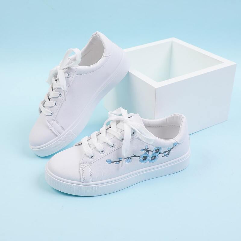 

Floral Embroidery Lace-up Skate Shoes, White