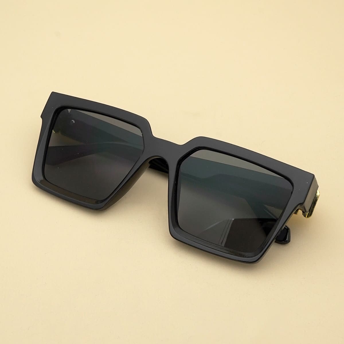 

Square Frame Sunglasses
