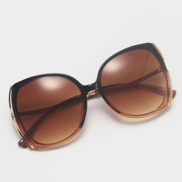 

Tinted Lens Oversized Sunglasses