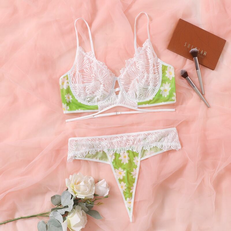

Plus Floral Print Lace Underwire Lingerie Set, White