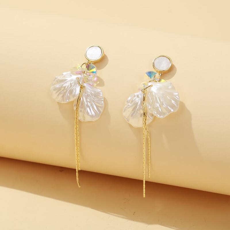 

Shell Decor Drop Earrings, White
