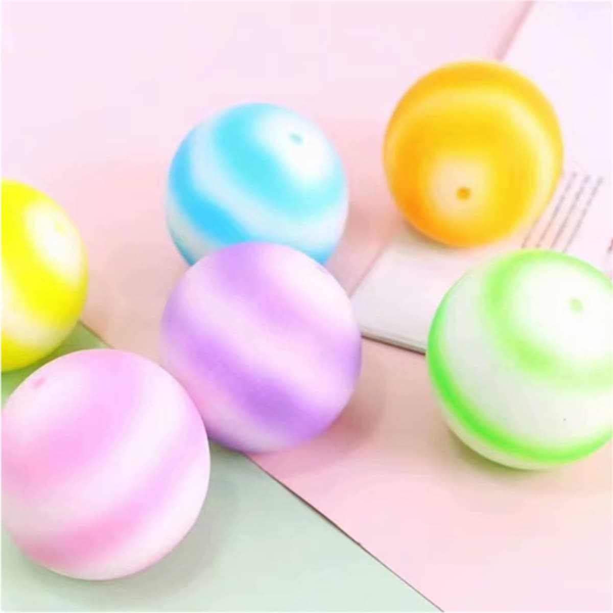 

1pc Random Ball Shaped Squeeze Toy, Multicolor