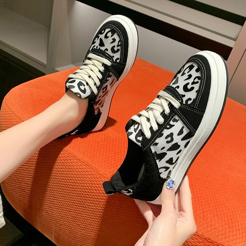 

Lace-up Front Leopard Pattern Skate Shoes, Black