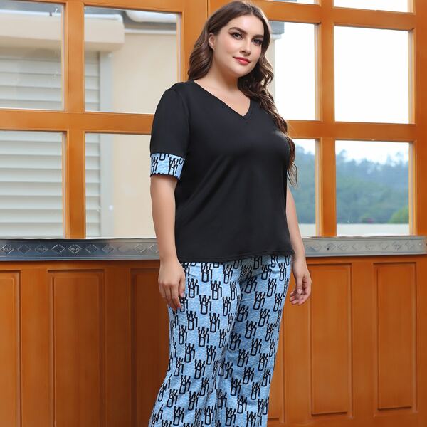 

Plus V-neck Tee & Allover Print Pants, Multicolor