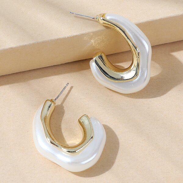

Irregular Design Earrings, White