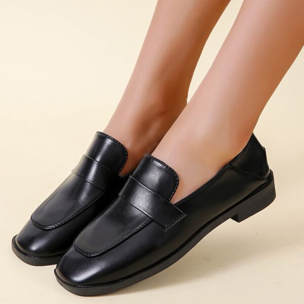 

Minimalist Slip On Loafers, Black