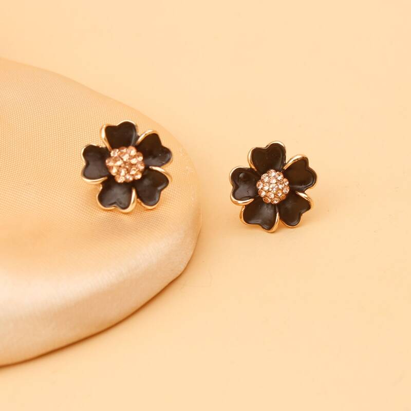 

Floral Stud Earrings, Black
