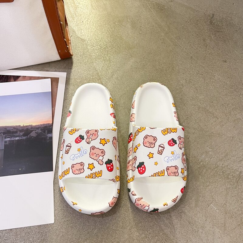 

Bear Graphic Slides, White