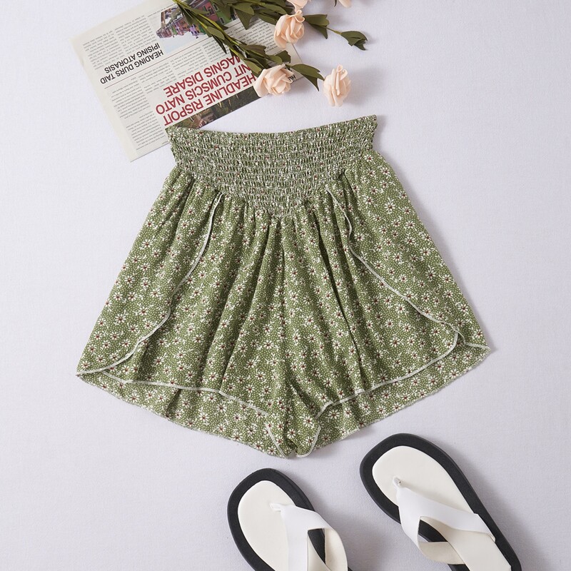 

Ditsy Floral Shirred Shorts, Army green