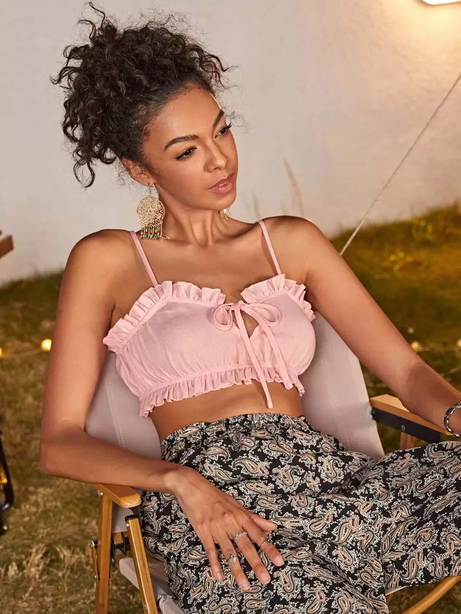 SHEIN Unity 褶邊結飾吊帶短版上衣 - 淺粉色 - 查看 1