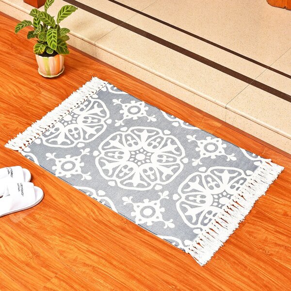 

1pc Graphic Printed Fringe Floor Rug, Multicolor