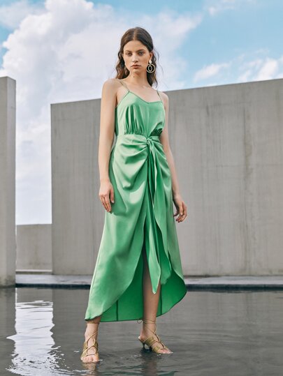 فستان كامي مكشكش امامي مطوي