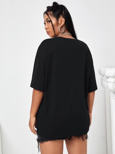 Camiseta de talla grande con gráfico de letras