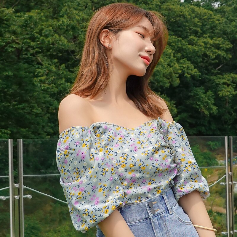 

Off The Shoulder Ditsy Floral Blouse, Multicolor
