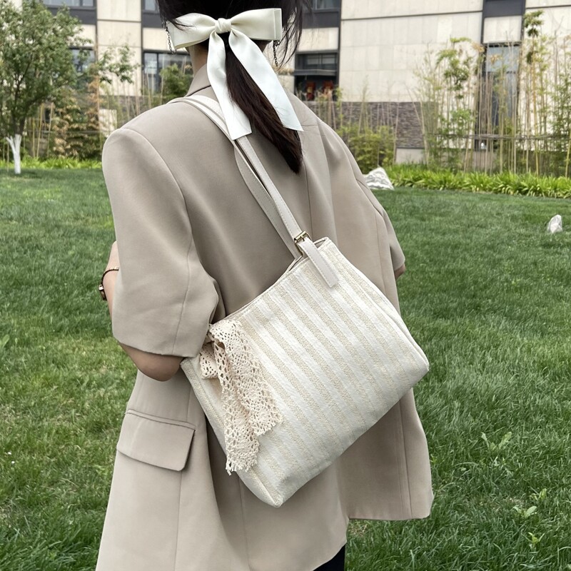 

Bow Decor Tote Bag, White