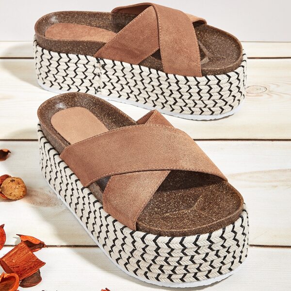 

Chevron Graphic Flatform Mules, Mocha brown