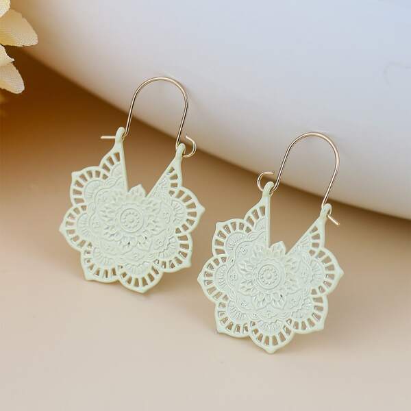 

Hollow Out Hoop Earrings, Beige