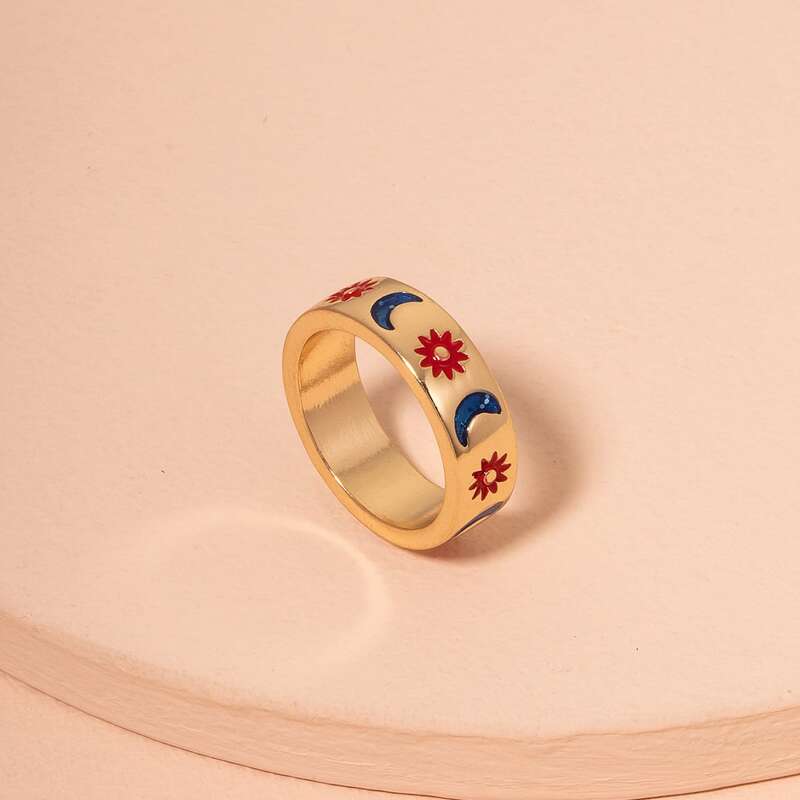 

Sun & Moon Engraved Ring, Gold