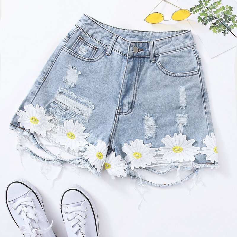 

Floral Appliques Ripped Denim Shorts, Light wash