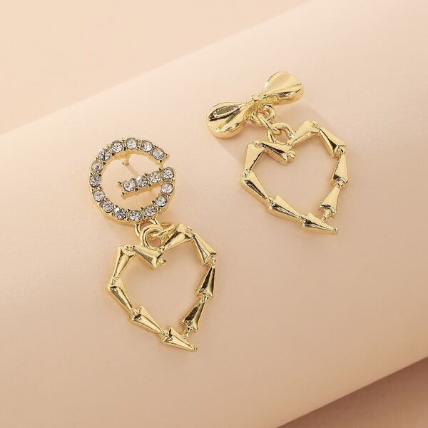 

Heart Design Mismatched Earrings, Gold