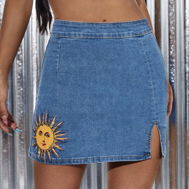 

Graphic Print Split Hem Denim Skirt, Medium wash