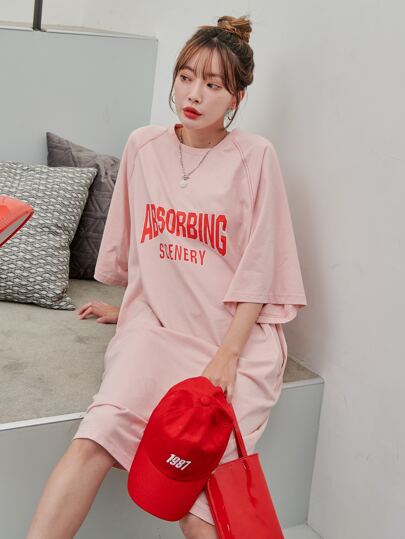 فستان تي شيرت باكمام راجلان بجرافيك عبارة