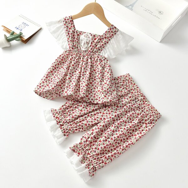 

Toddler Girls Ditsy Floral Ruffle Trim Blouse & Shorts, Multicolor