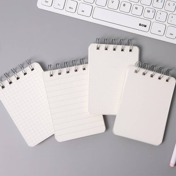 

1pc Random Spiral Notebook, Black and white