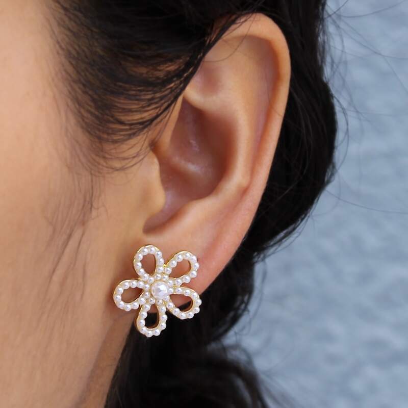 

Flower Stud Earrings, White