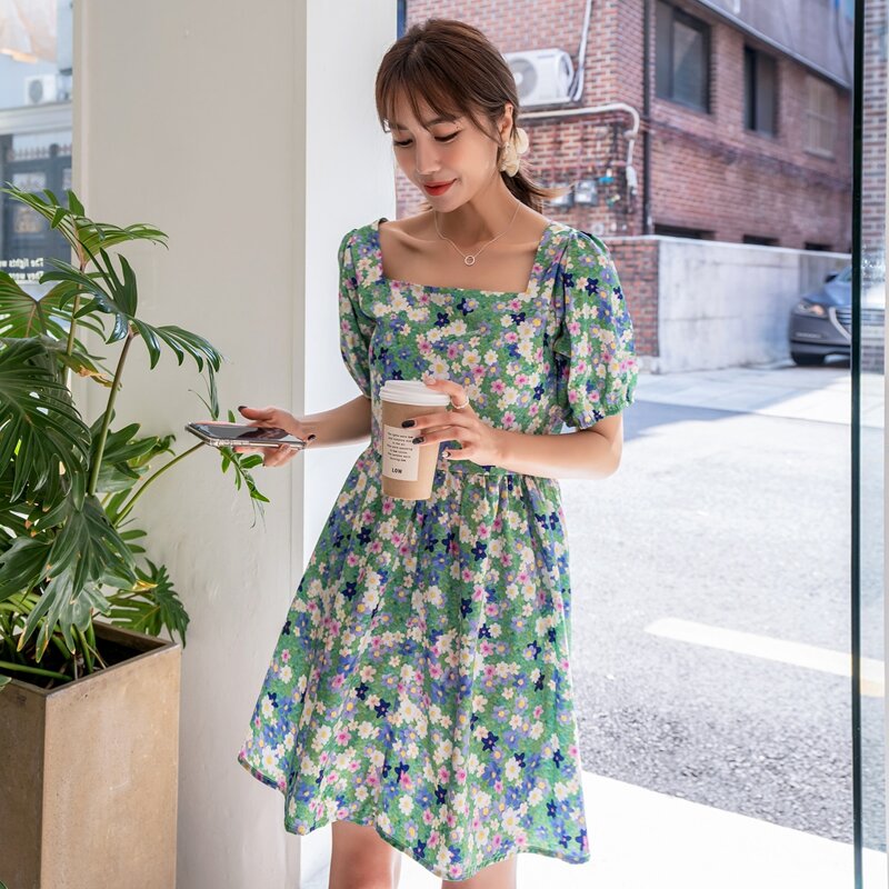 

Allover Floral Print Puff Sleeve Smock Dress, Multicolor