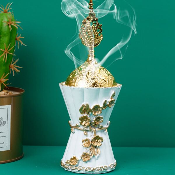 

1pc Flower Relief Incense Burner, White