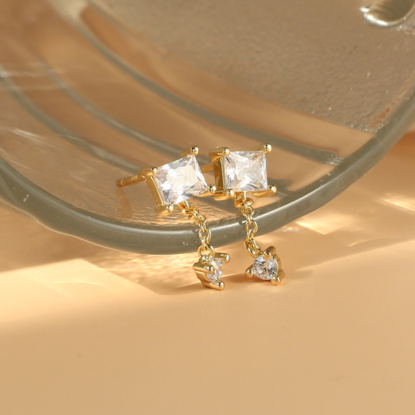 

Gold Plated Zircon Earrings