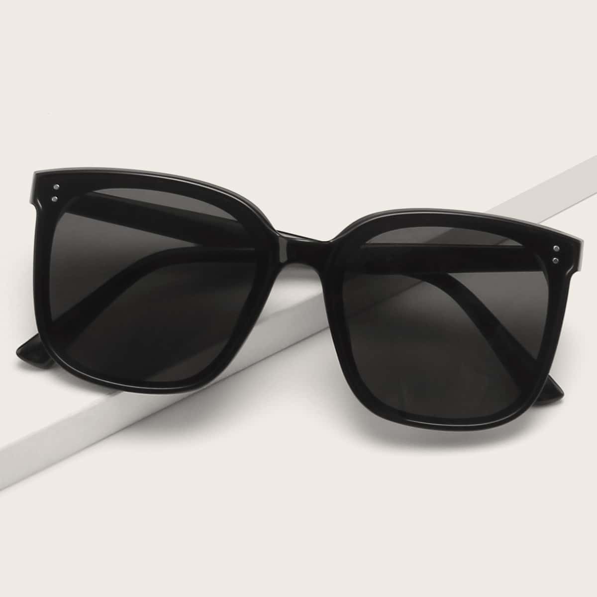

Square Frame Sunglasses